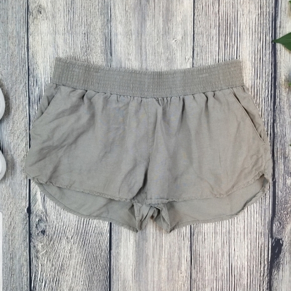 Aritzia Pants - Aritzia TNA Linen Blend Green Shorts